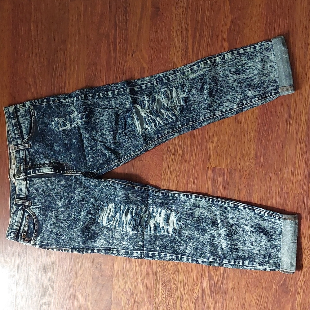 Acid wash‎ jeans